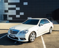 Mercedes w212 white