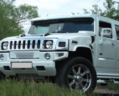 Hummer H2 jeep white