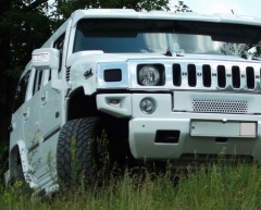 Hummer H2 jeep white