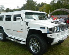 Hummer H2 jeep white