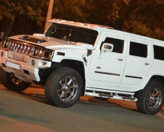 Hummer H2 jeep white