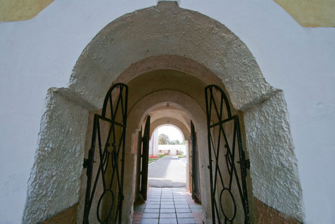 Призраки Мирского замка
