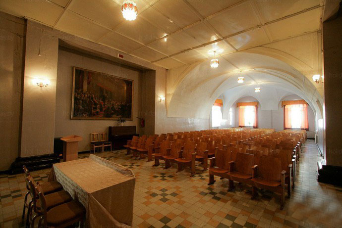 Призраки Мирского замка