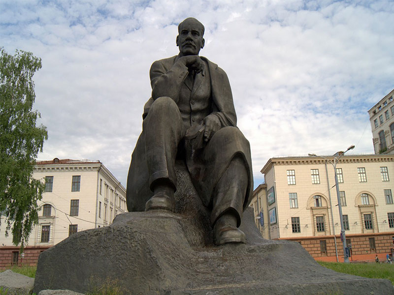 Памятник Якубу Коласу