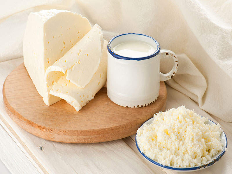 Деревенский сыр и масло - это так вкусно и полезно -)