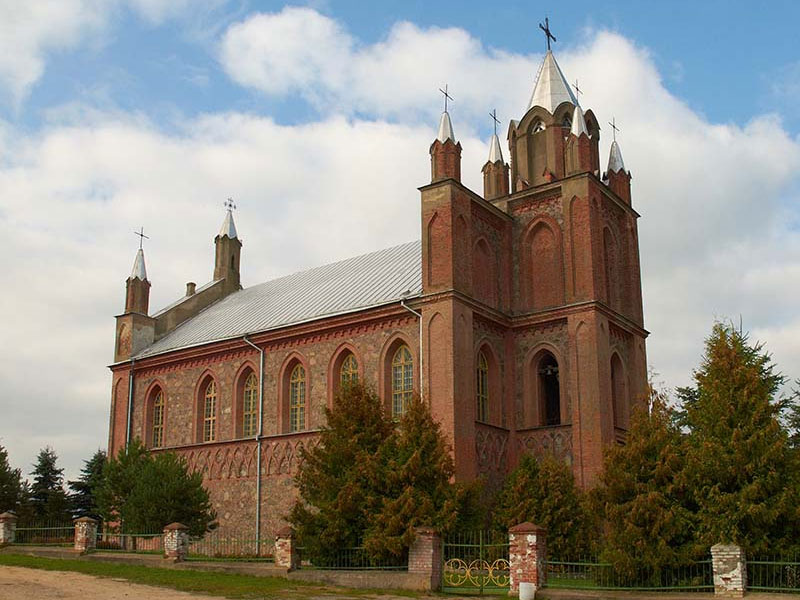 Петропавловский неоготический костел в Жупранах