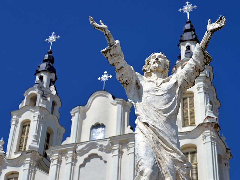 Белый костёл в Ивенце