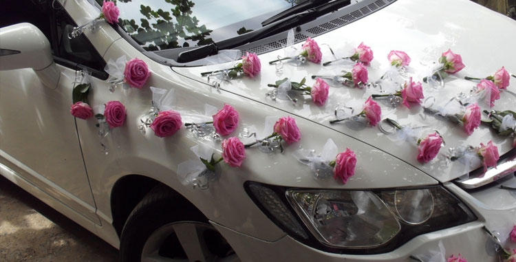 украшение ручки автомобиля искусственными цветами
