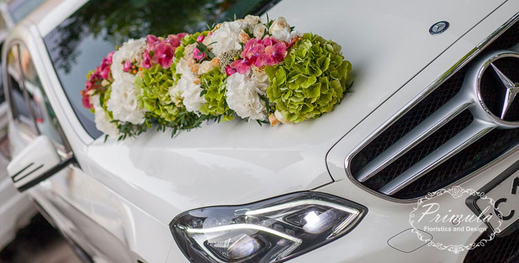 украшение ручки автомобиля живыми цветами