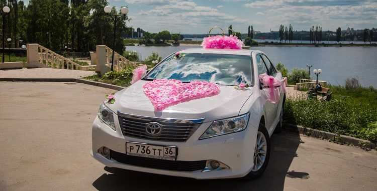 украшения зеркала свадебных машин
