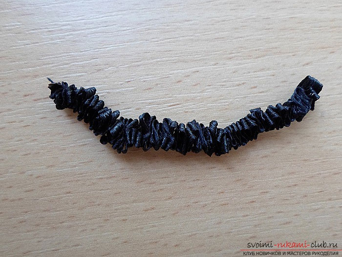 Как создать яркий цветок подсолнуха, который можно использовать в качестве украшения для волос, одежды или интерьера. Фото №12